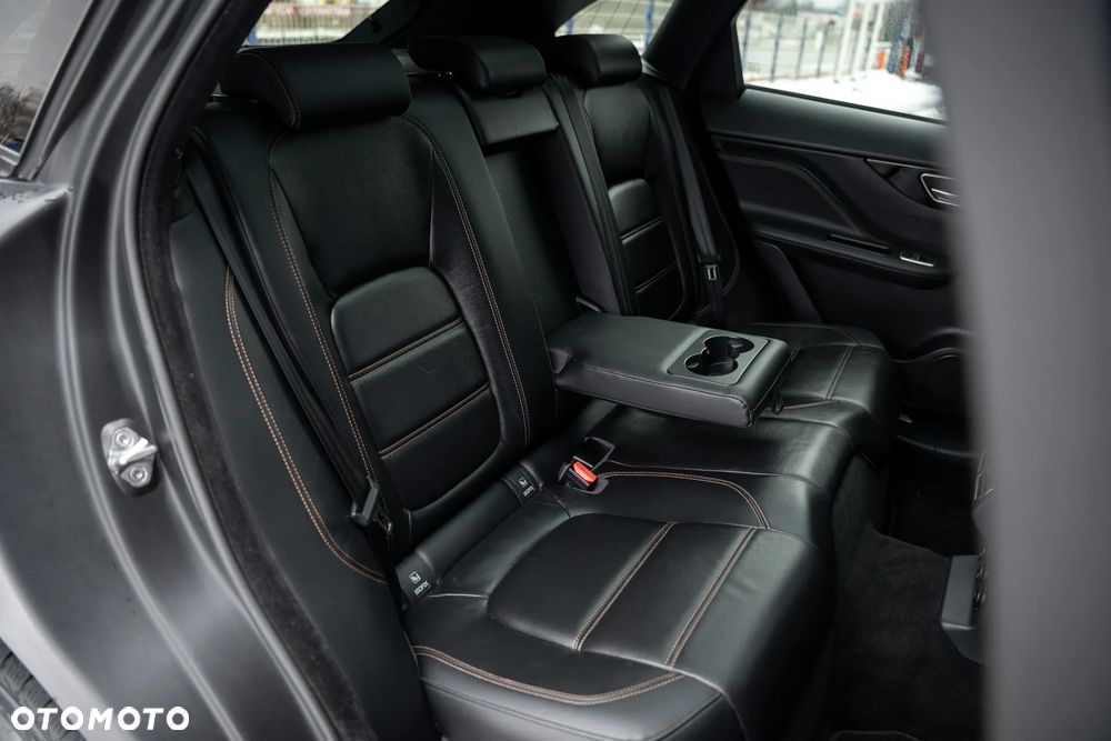 Jaguar F-Pace 25d AWD Prestige - 36