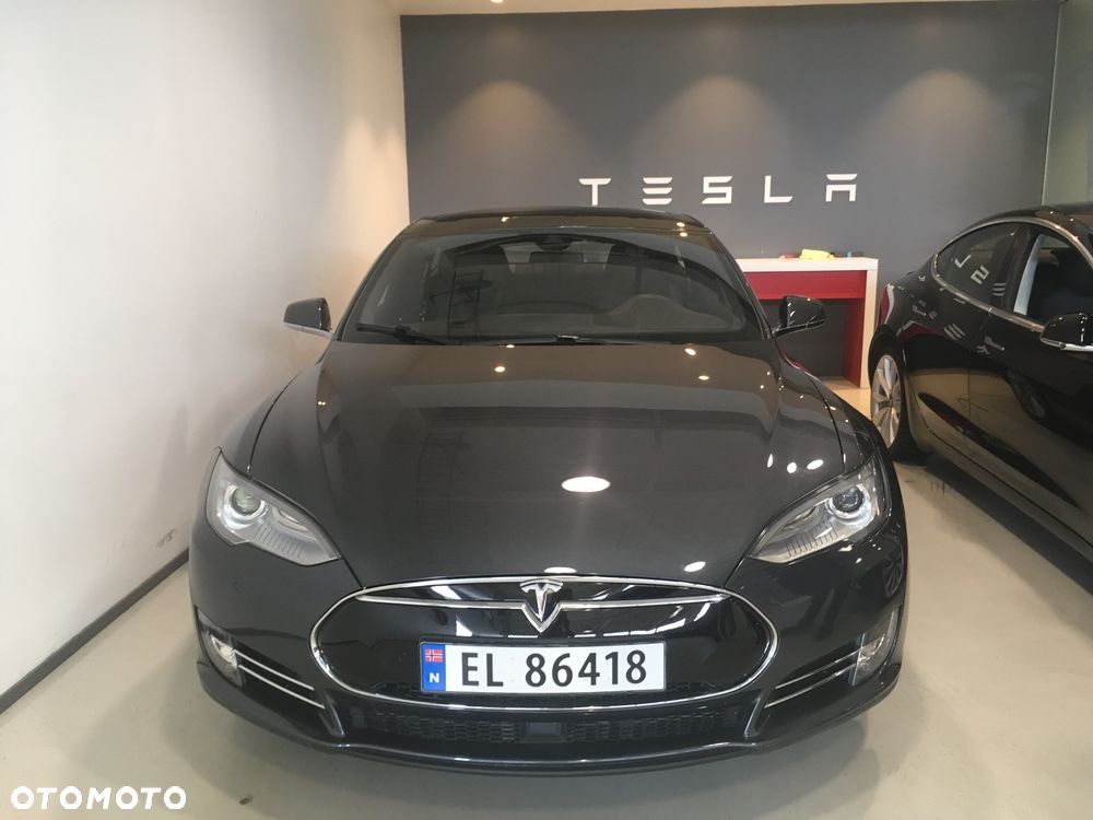 Tesla Model S - 10