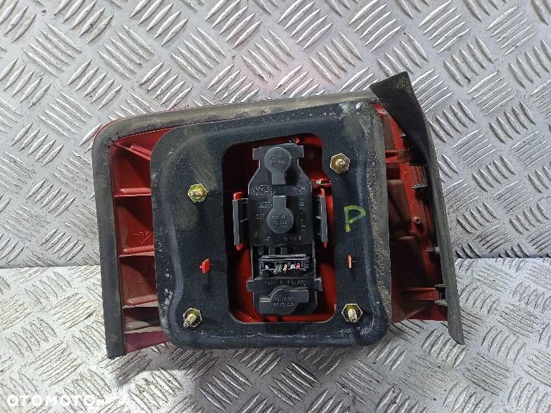 LAMPA PRAWA TYLNA AUDI A6 C5 - 2