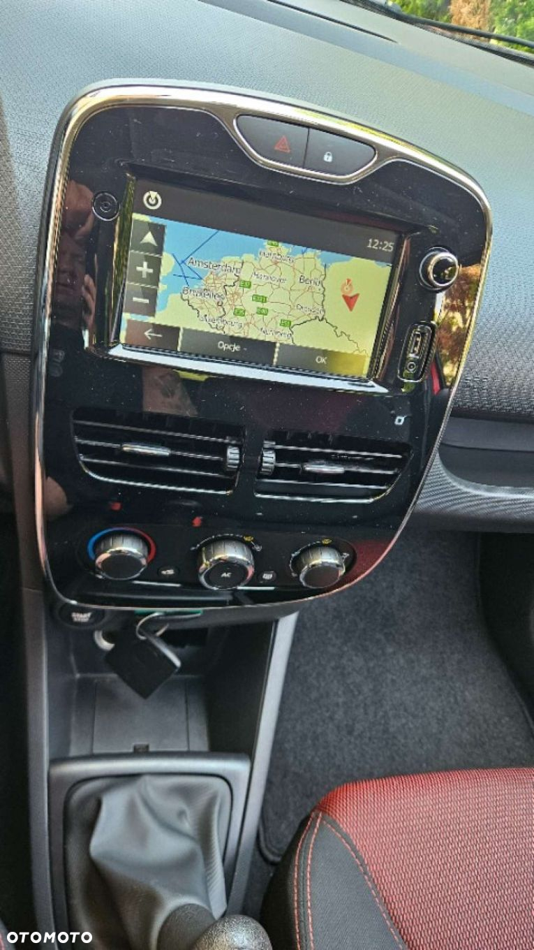 Renault Clio - 25