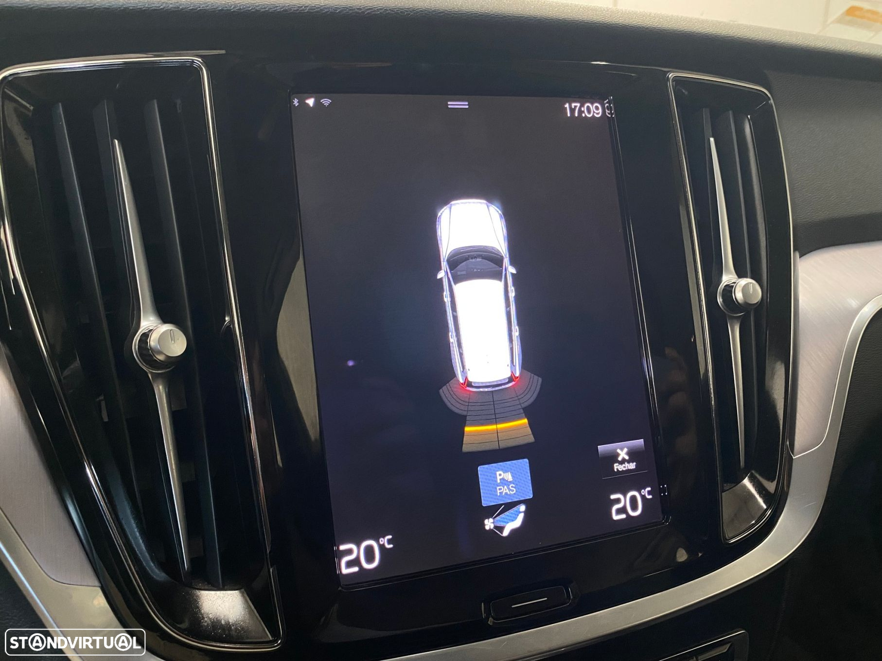 Volvo V60 2.0 B4 Momentum Geartronic - 31