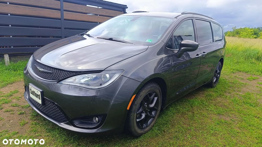 Chrysler Pacifica - 3
