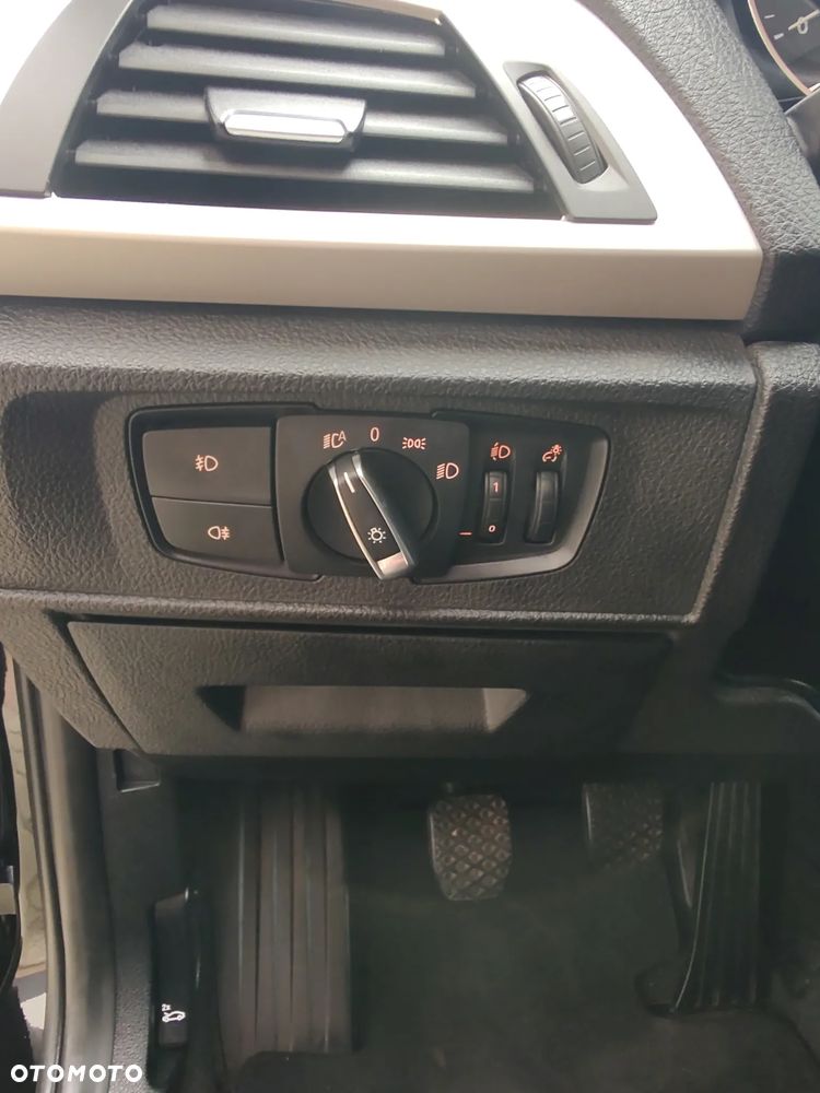 BMW Seria 1 120i Advantage - 25