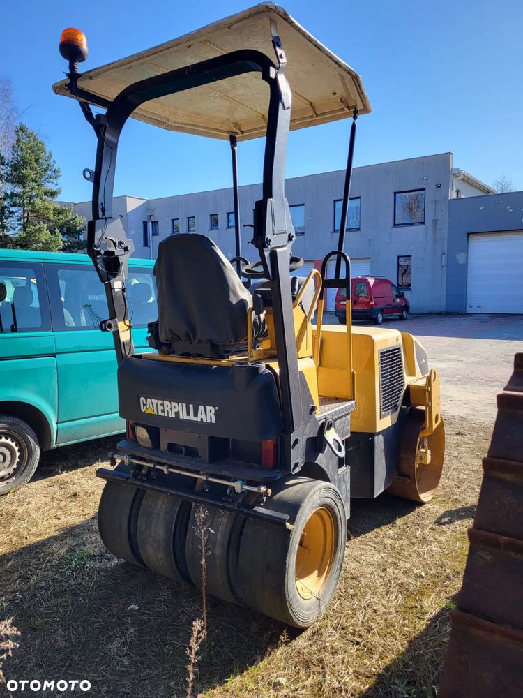 Caterpillar Walec CB 225E - 4