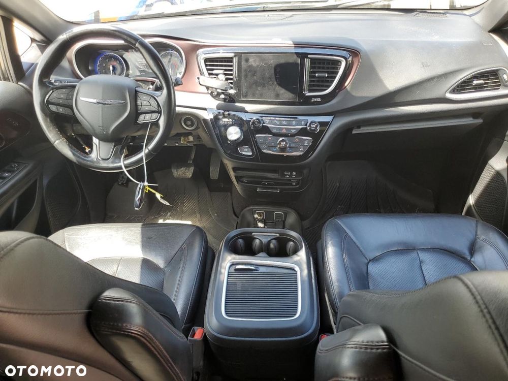 Chrysler Pacifica - 8