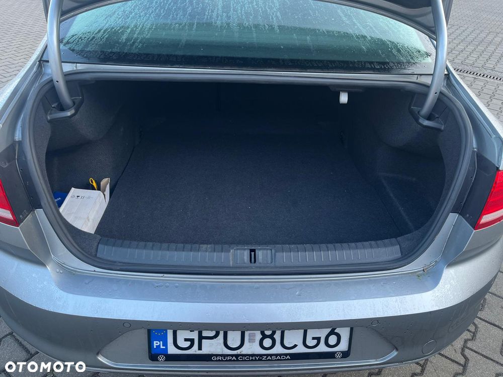 Volkswagen Passat 1.6 TDI BMT Trendline - 13