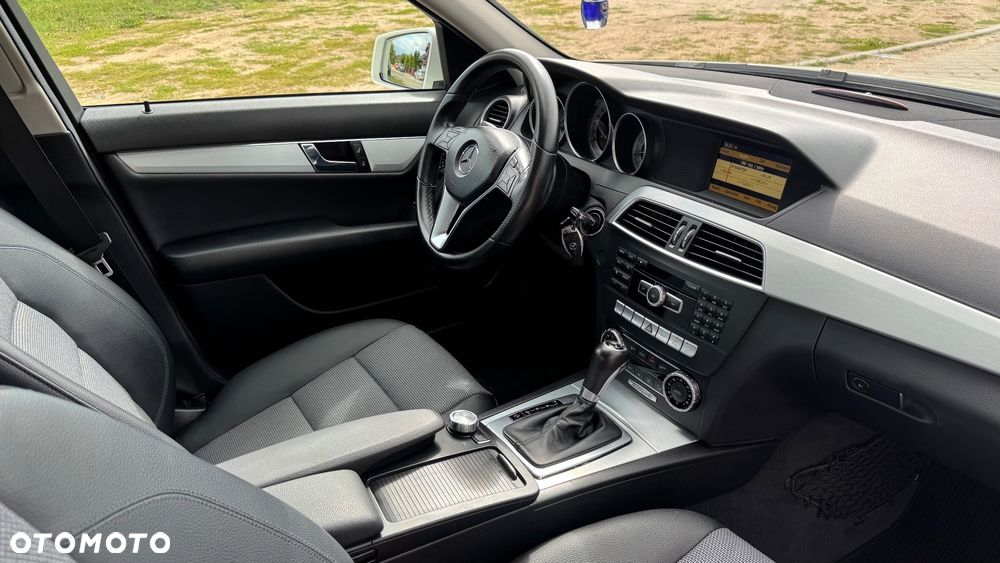 Mercedes-Benz Klasa C 180 BlueEFFICIENCY 7G-TRONIC Avantgarde - 37
