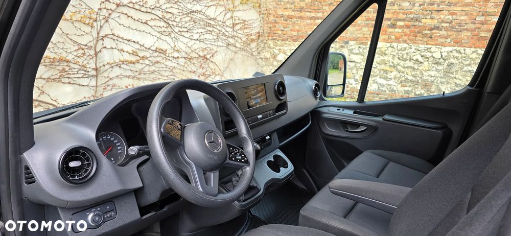 Mercedes-Benz Sprinter - 11