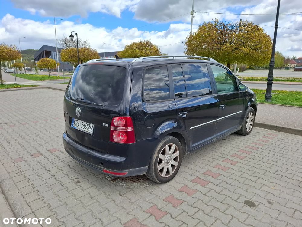 Volkswagen Touran 1.9 TDI DPF Highline DSG - 2
