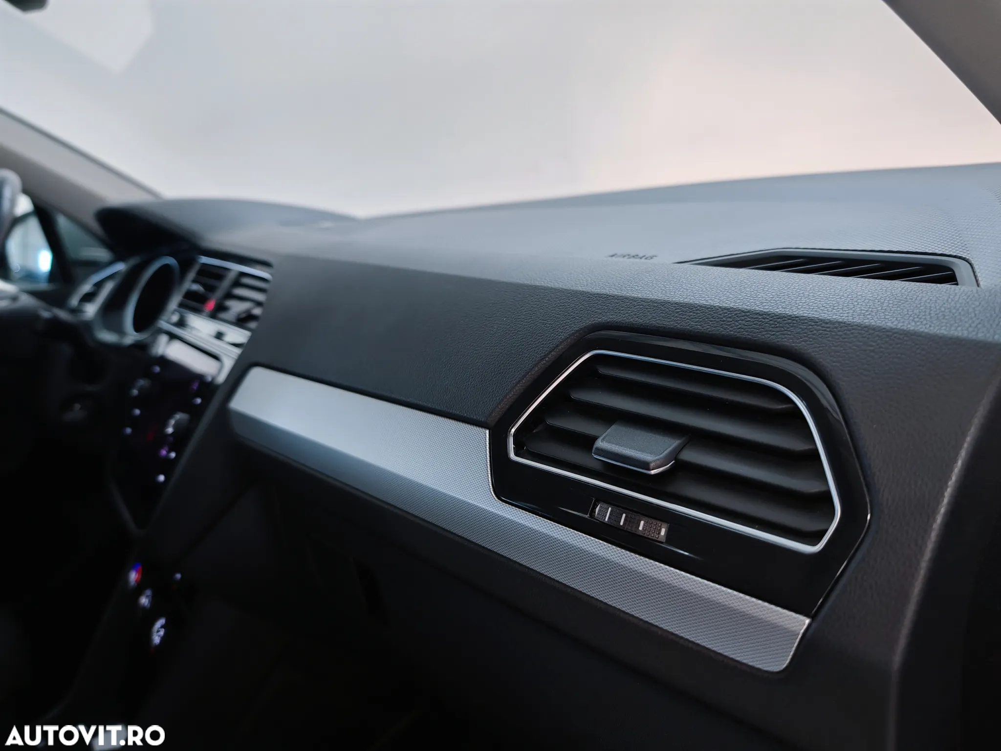 Volkswagen Tiguan - 9