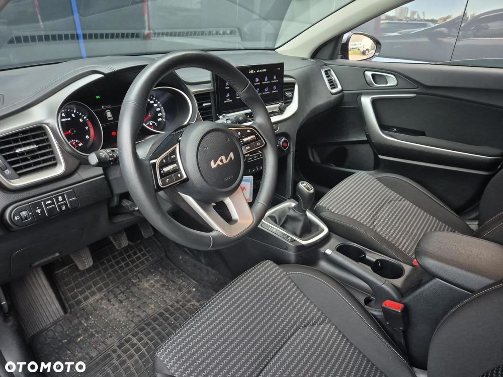 Kia Ceed 1.5 T-GDI M - 10