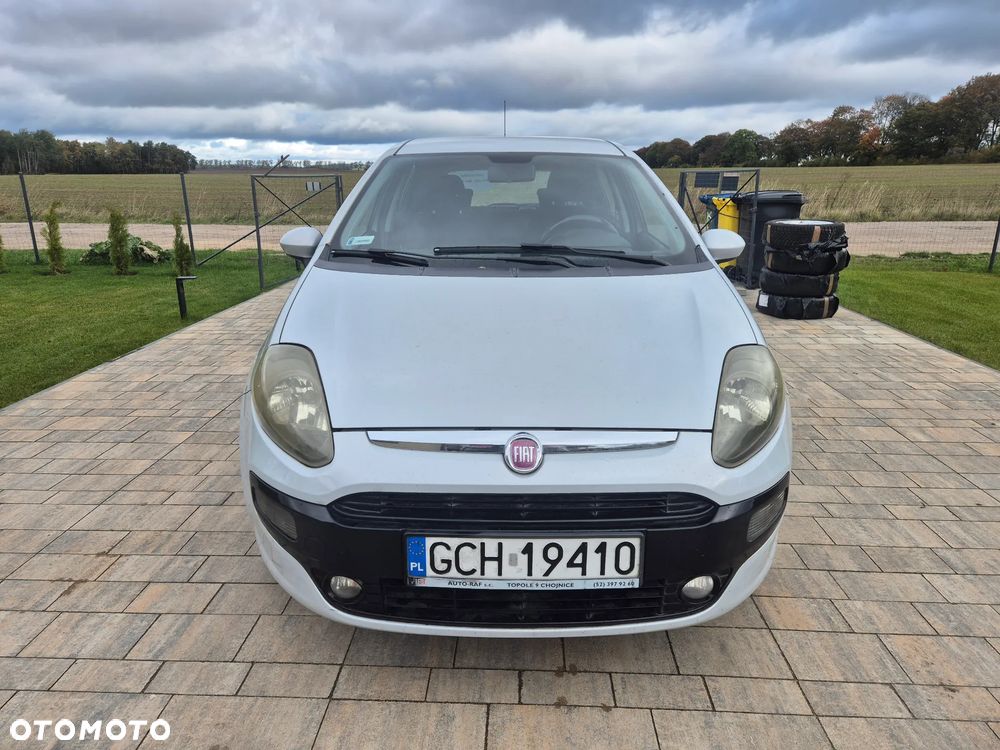 Fiat Grande Punto 2011 photo 2