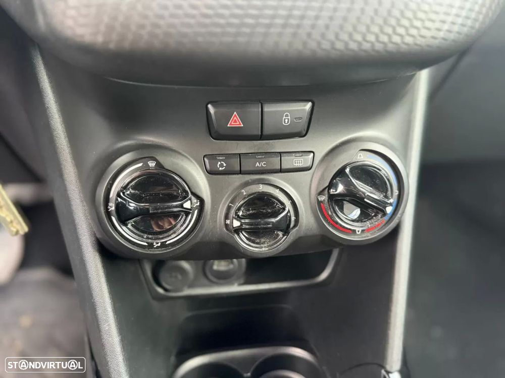 Peugeot 2008 1.2 PureTech Signature - 6