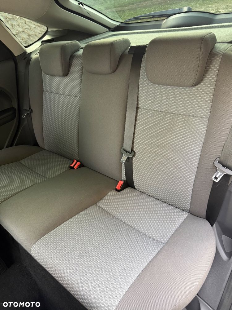 Ford Focus 1.8 TDCi Ambiente - 8