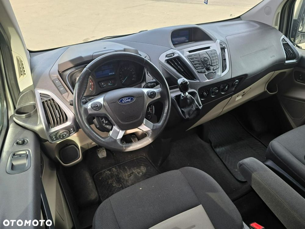 Ford Tourneo Custom - 27
