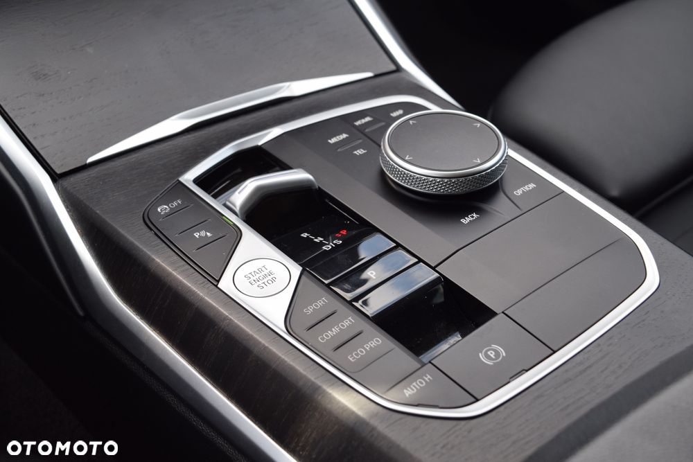 BMW Seria 3 320d xDrive Luxury Line sport - 21