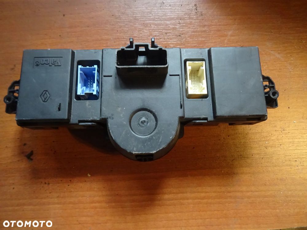RENAULT CLIO 3 PANEL STEROWNIK NAWIEWU KLIMATYZACJI CZESCI  1.5DCI - 2