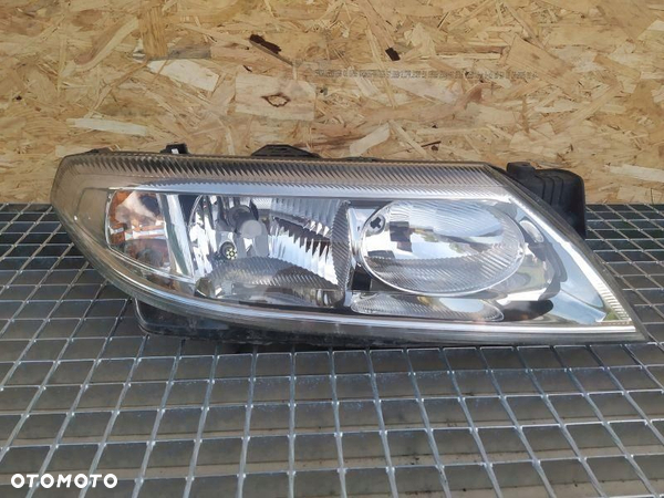 REFLEKTOR PRAWY PASAŻERA EU LAMPA PRAWA PRZEDNIA PRZÓD RENAULT LAGUNA II 2