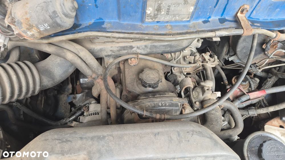 Toyota HIACE - 3