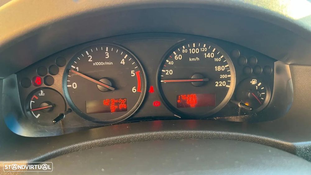 Nissan Navara 2.5 dCi CD Pilot Hi-Tech - 12