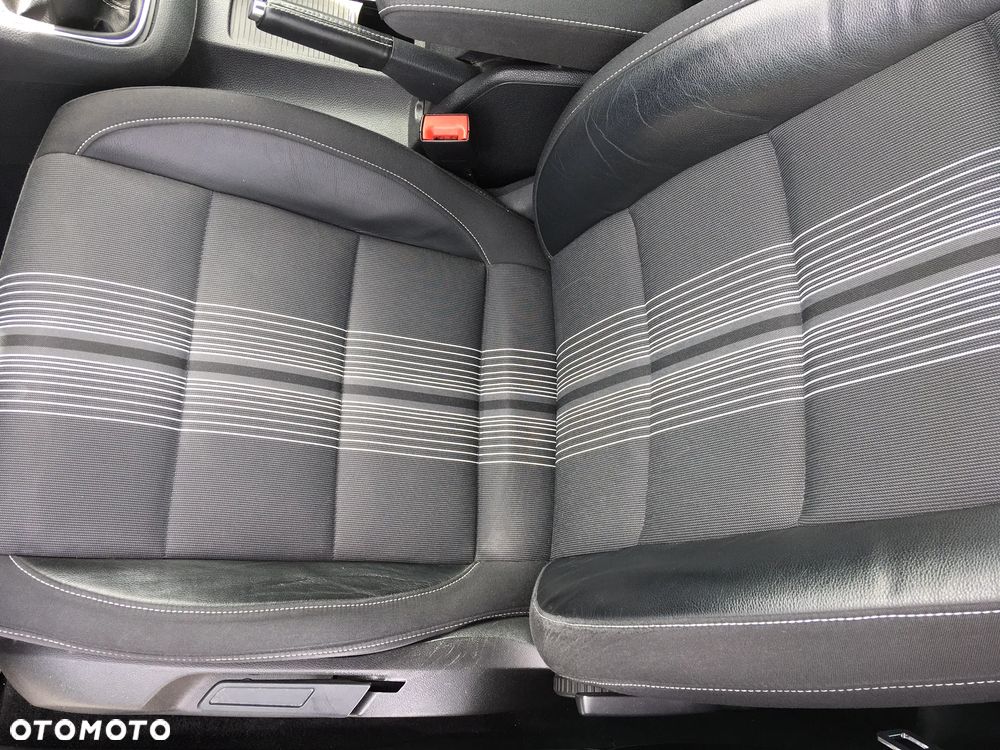 Volkswagen Golf 1.6 TDI DPF BlueMotion Technology MATCH - 16