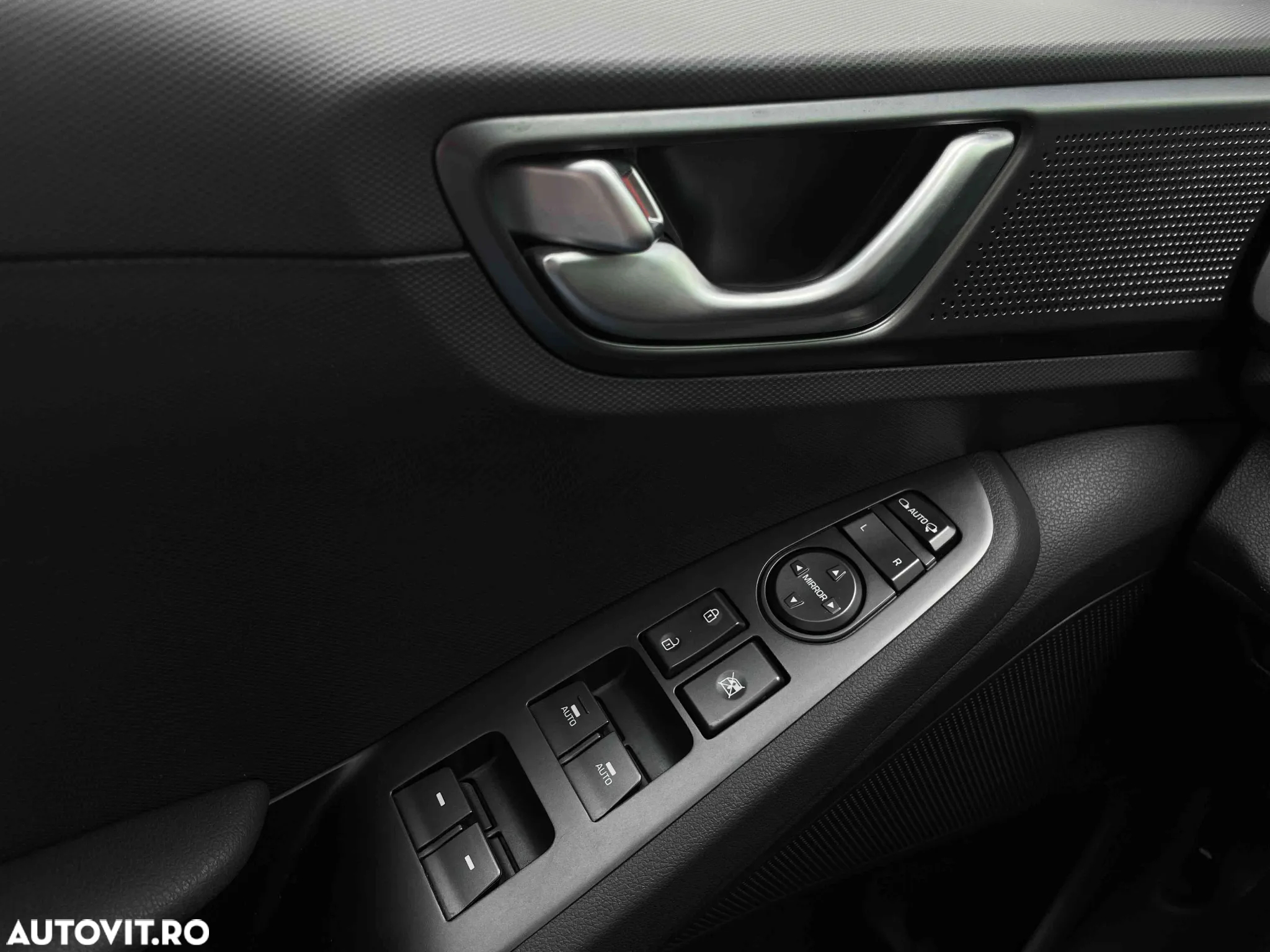Hyundai IONIQ - 11