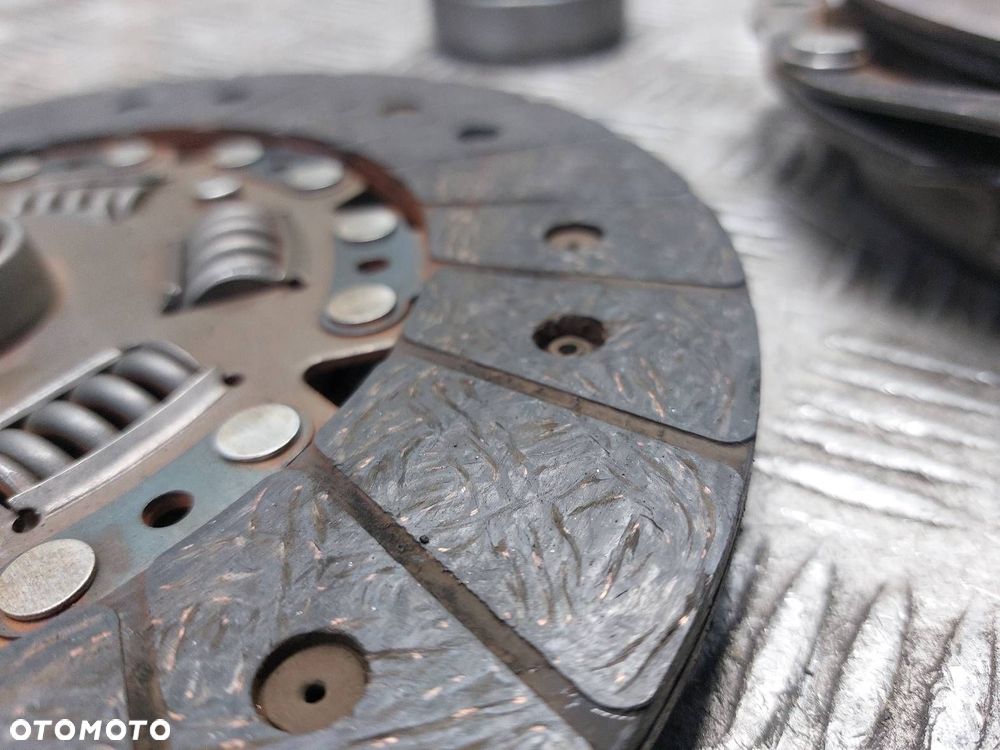 SPRZĘGŁO TARCZA + DOCISK + ŁOŻYSKO OPOROWE TOYOTA RAV4 II LIFT 2.0 D4D - 7