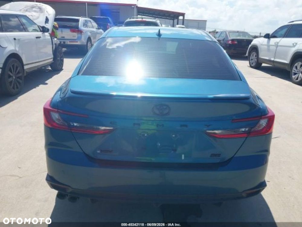 Toyota Camry - 8