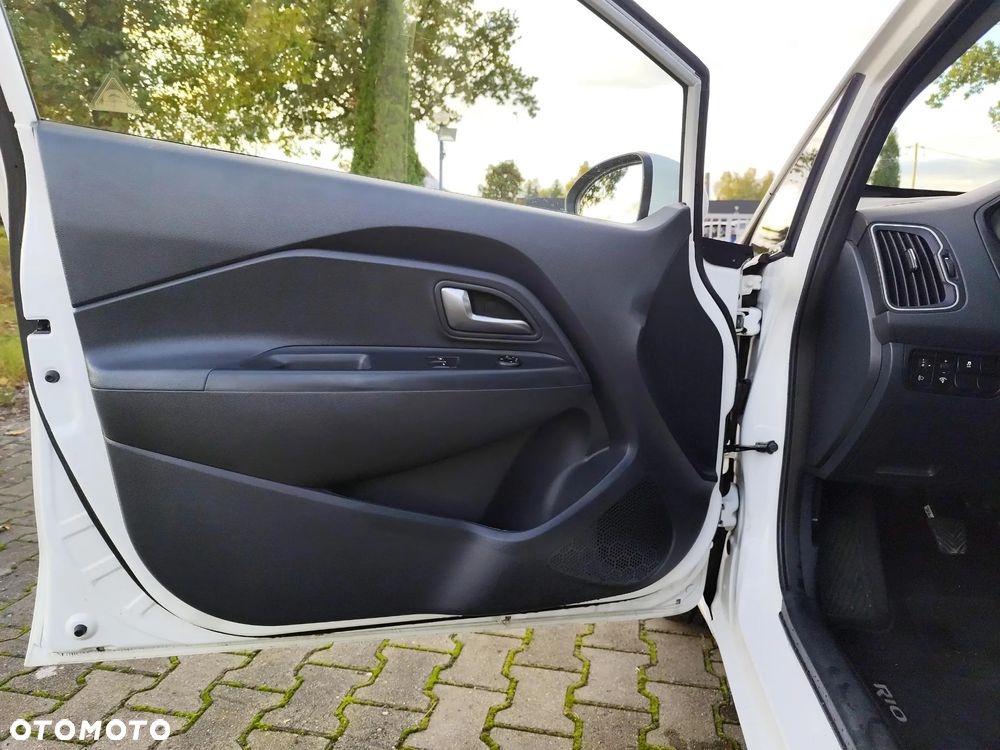 Kia Rio 1.4 M - 10