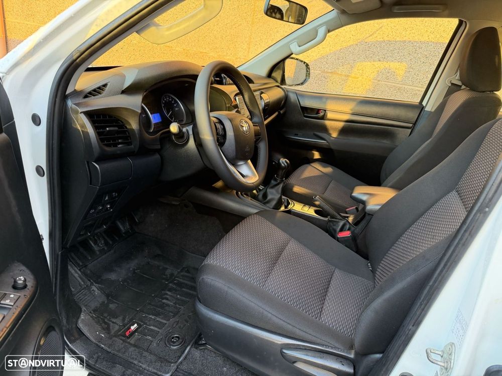 Toyota Hilux 2.4 D-4D 4WD CD Premium Edition - 5