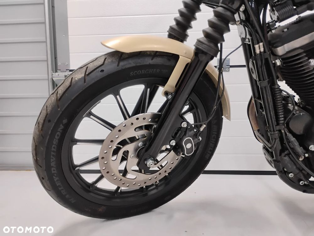 Harley-Davidson Sportster Iron 883 - 5