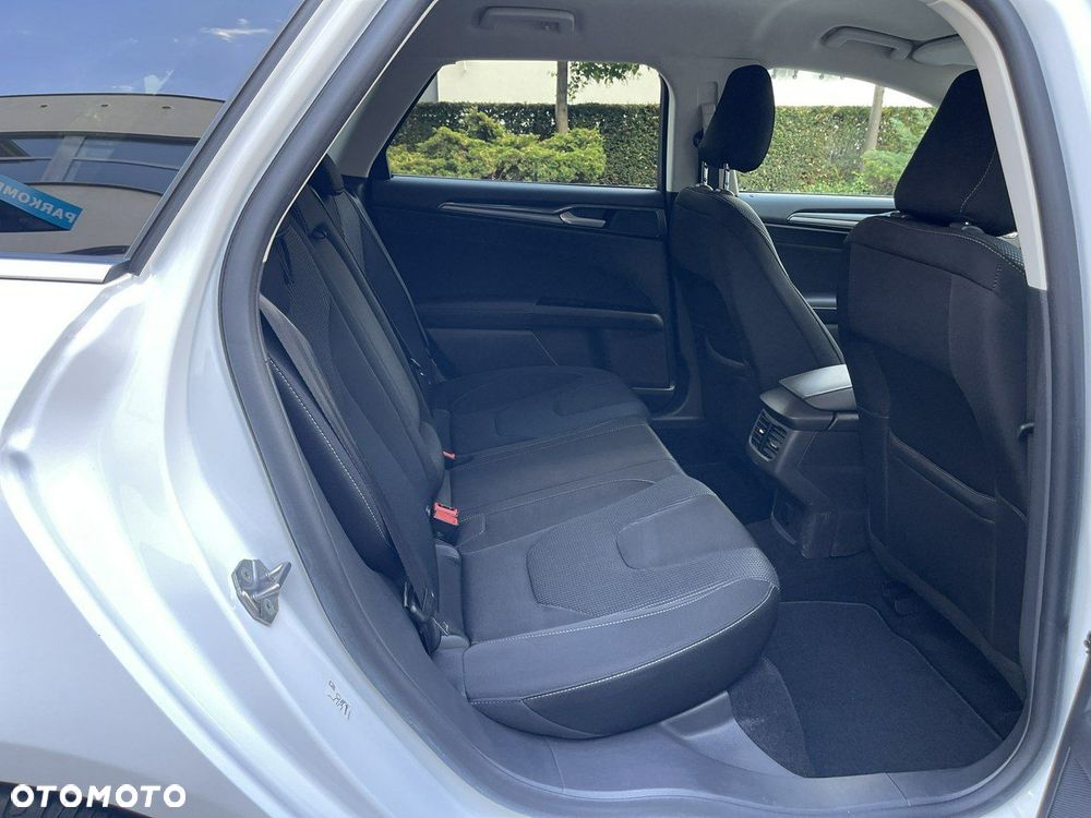 Ford Mondeo - 32