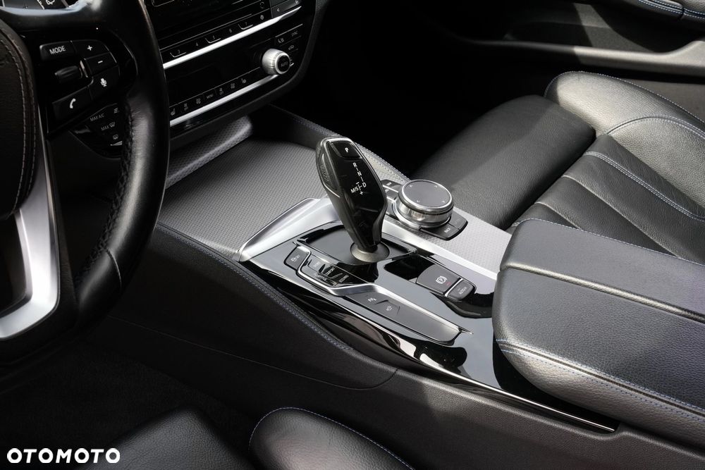 BMW Seria 5 520d M Sport - 10