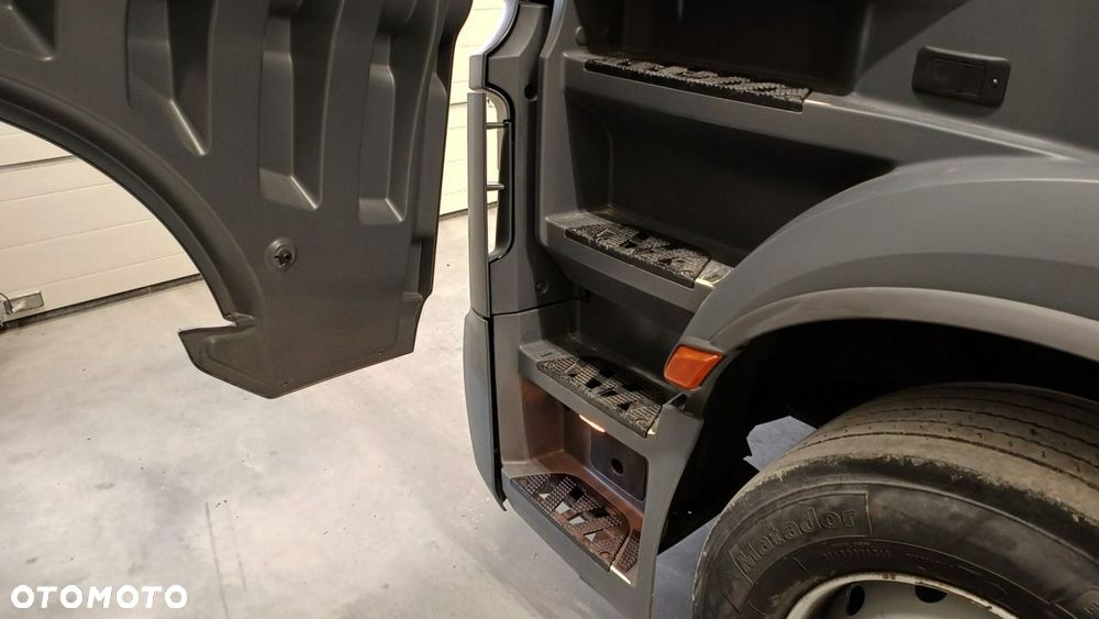 Mercedes-Benz Actros - 7