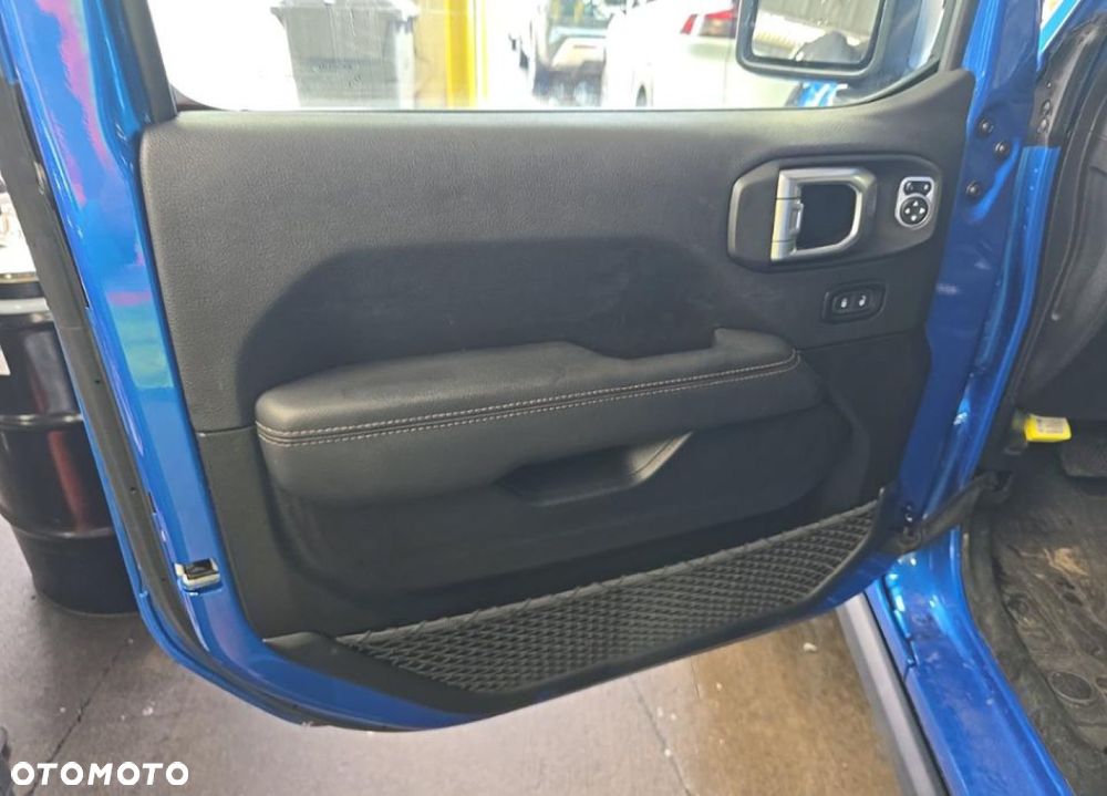 Jeep Wrangler - 10