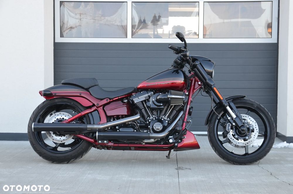 Harley-Davidson Softail Breakout - 23