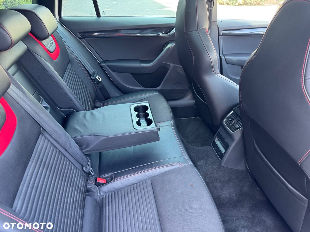 Skoda Octavia 2.0 TDI DSG RS - 10