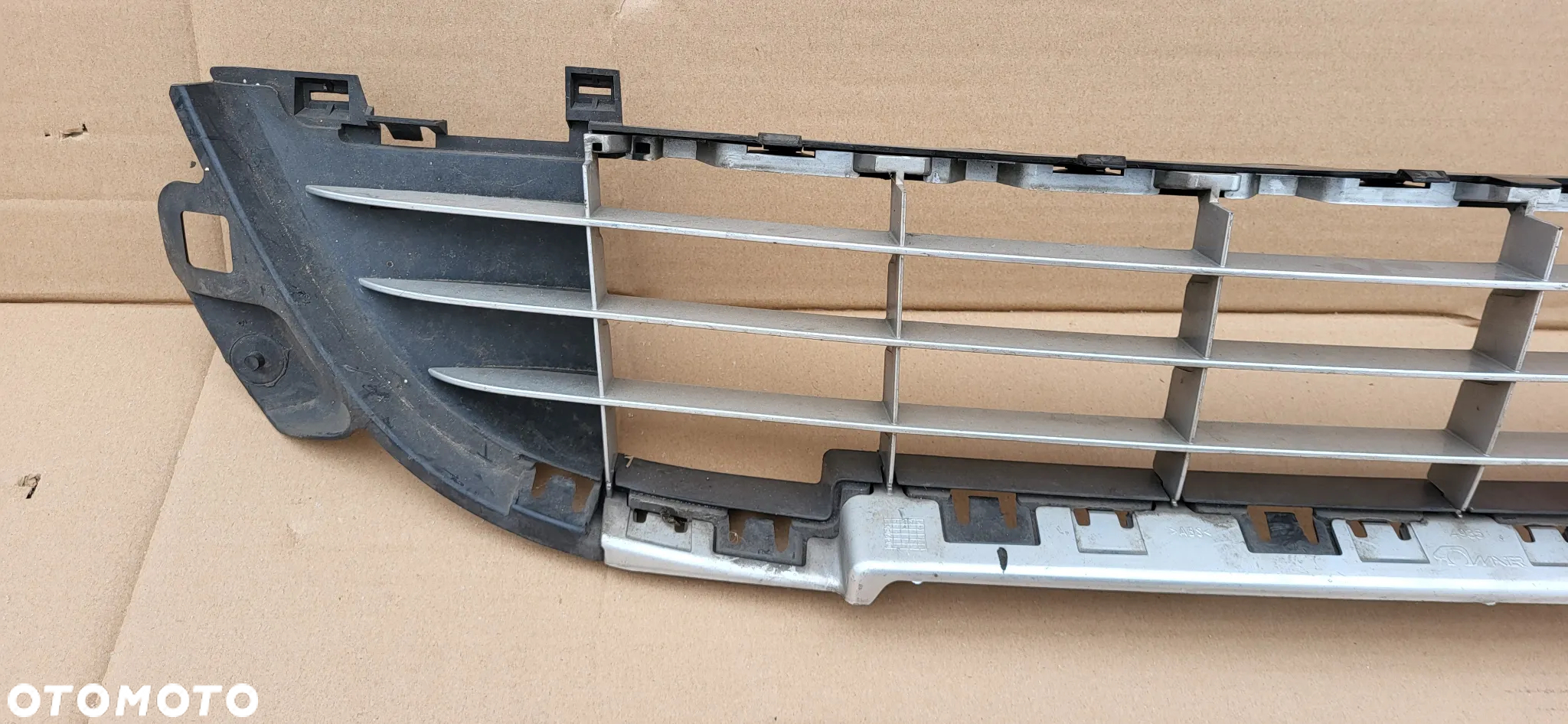 KRATKA ZDERZAKA PRZOD PEUGEOT 207 CC LIFT - 2