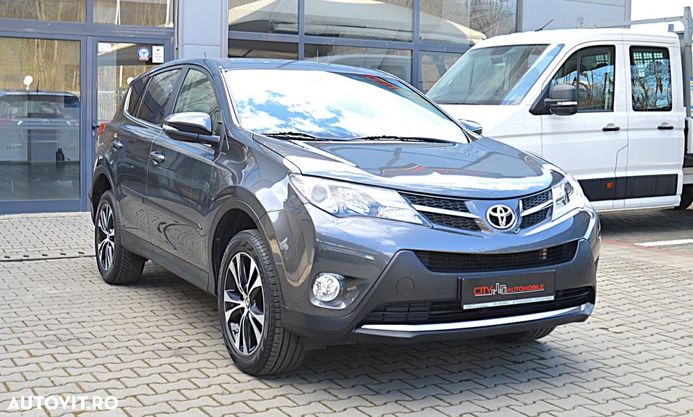 Toyota RAV4 2.2 D-4D 4x4 Automatik Edition - 3