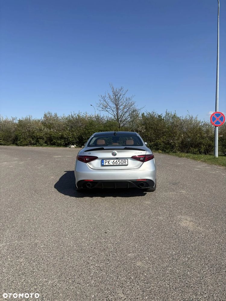 Alfa Romeo Giulia 2.0 Turbo 16V AT8-Q4 Veloce Ti - 17
