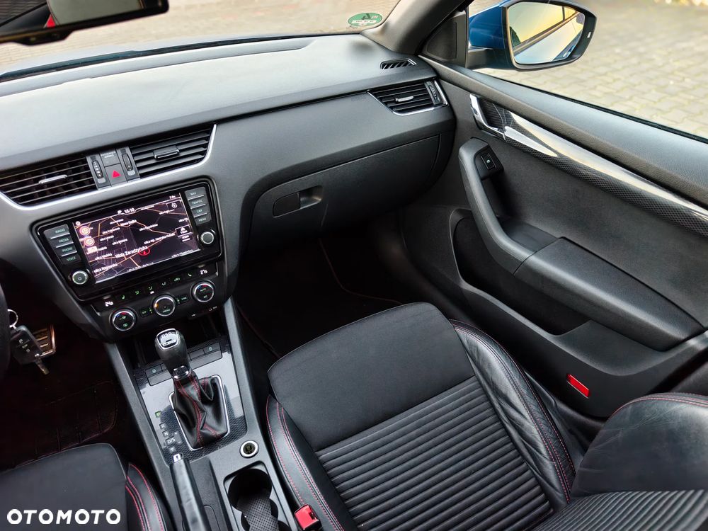 Skoda Octavia 2.0 TDI DSG RS - 18