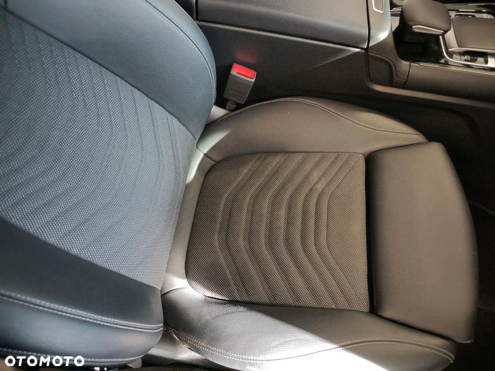 Mercedes-Benz GLB 200 7G-DCT - 15