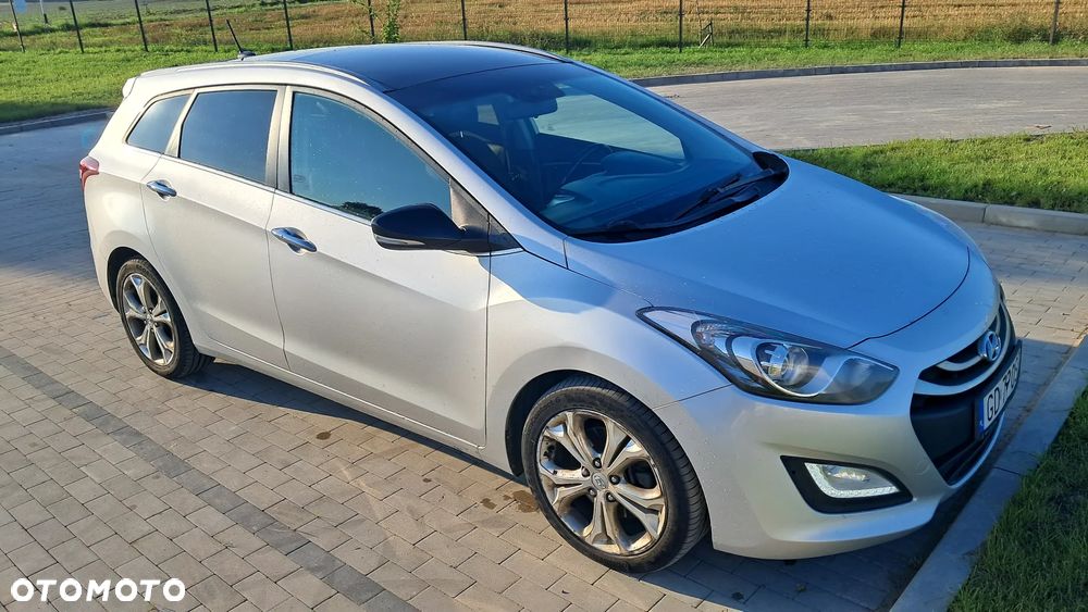 Hyundai i30 1.6 CRDI Fifa World Cup Edition - 1