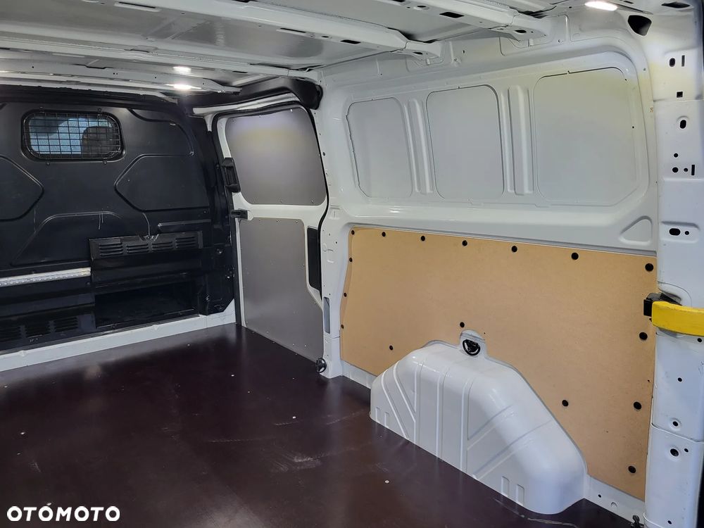 Ford Custom 320 - 18