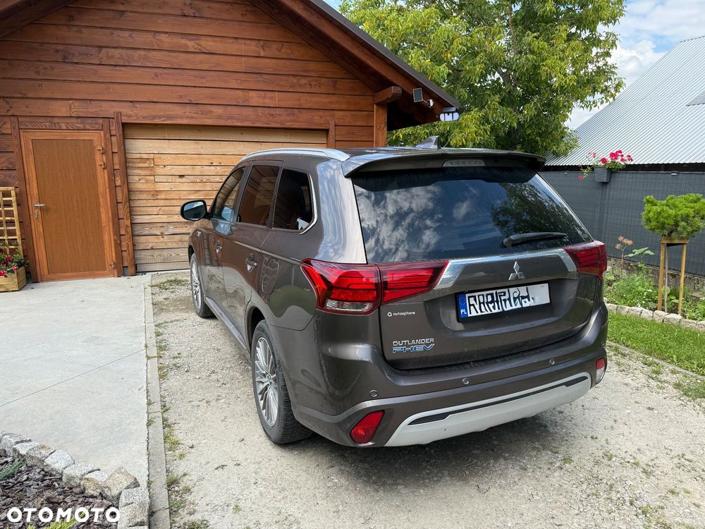 Mitsubishi Outlander - 4