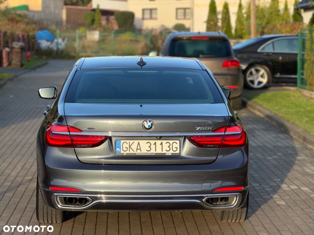 BMW Seria 7 750i xDrive - 10