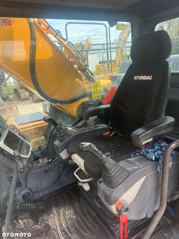 Hyundai HX 300 L - 5