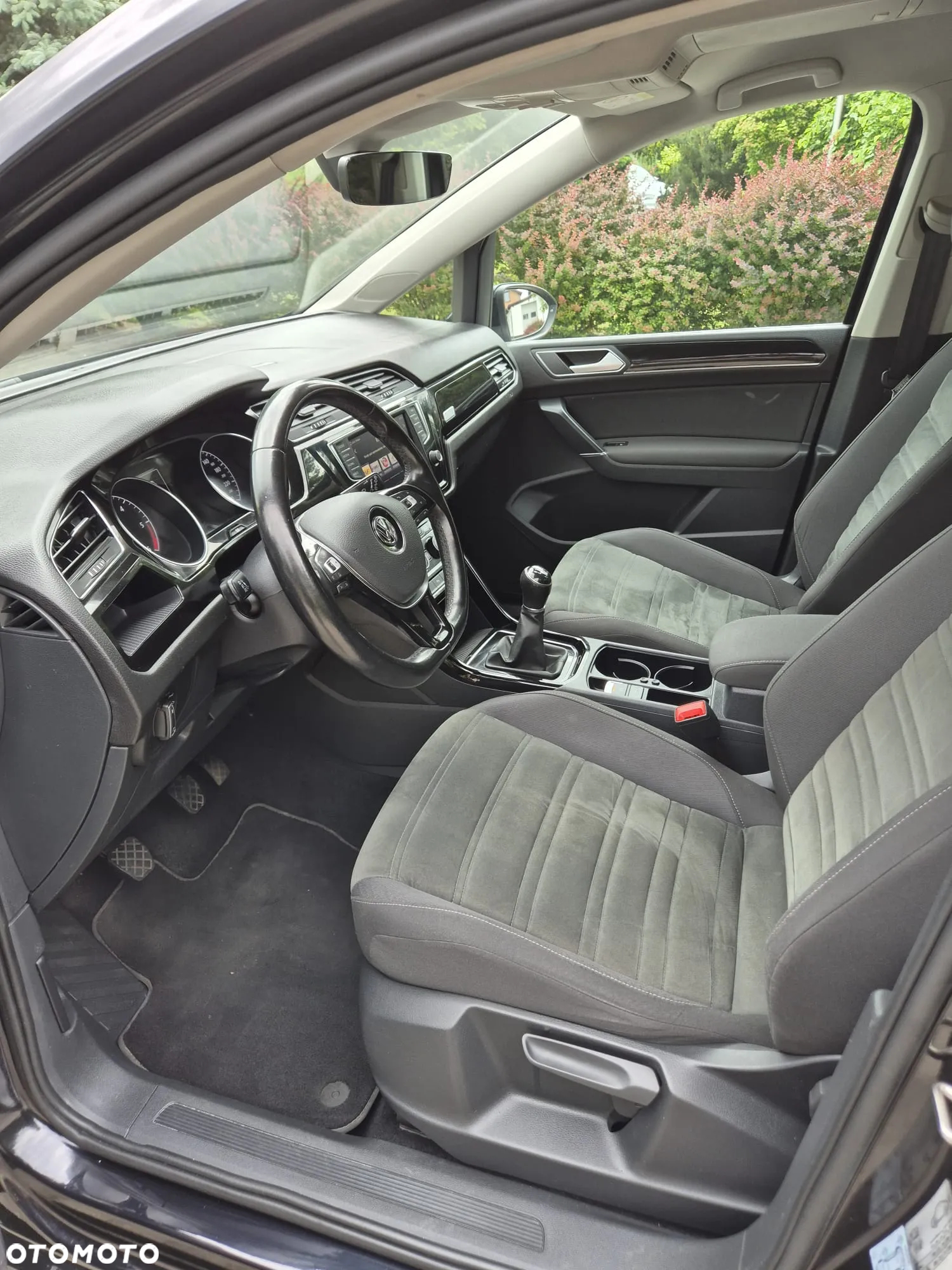 Volkswagen Touran 2.0 TDI BMT Highline - 11