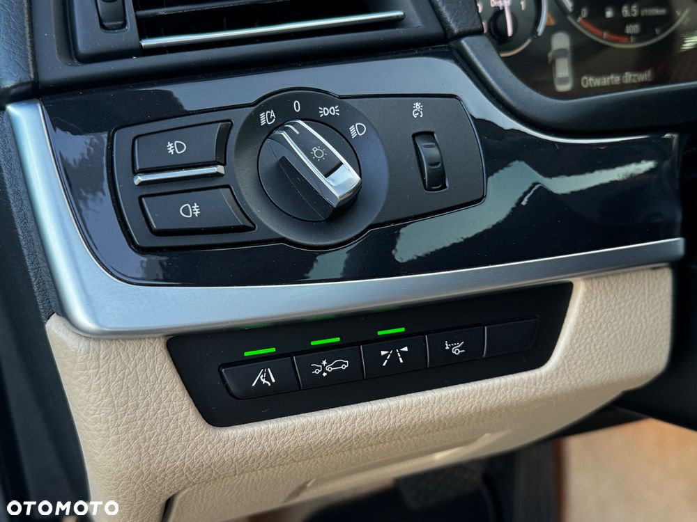 BMW Seria 5 525d Sport-Aut Modern Line - 21