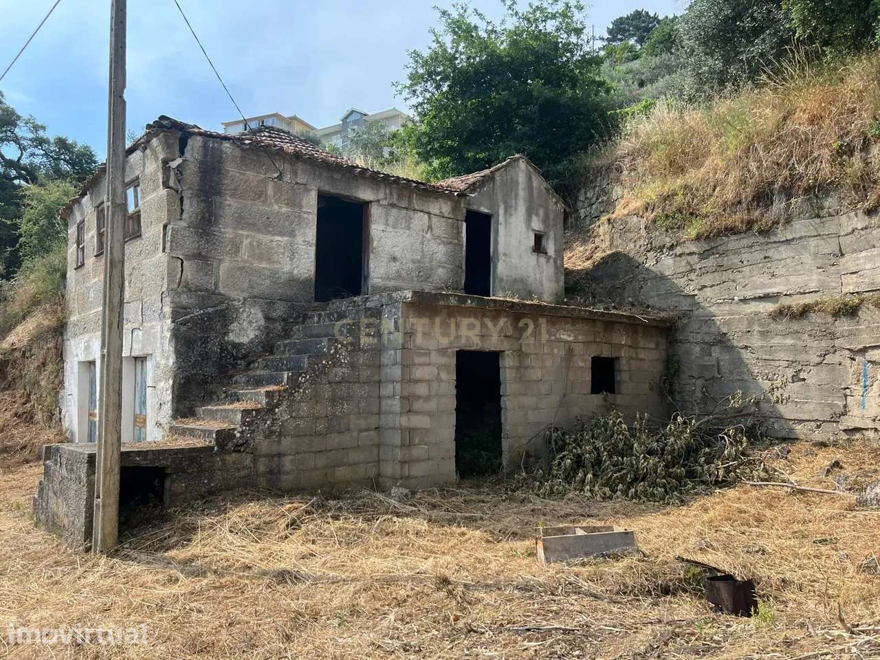 Moradia em ruina repleta de belas histórias, para reconstruir, no cora - Grande imagem: 2/31